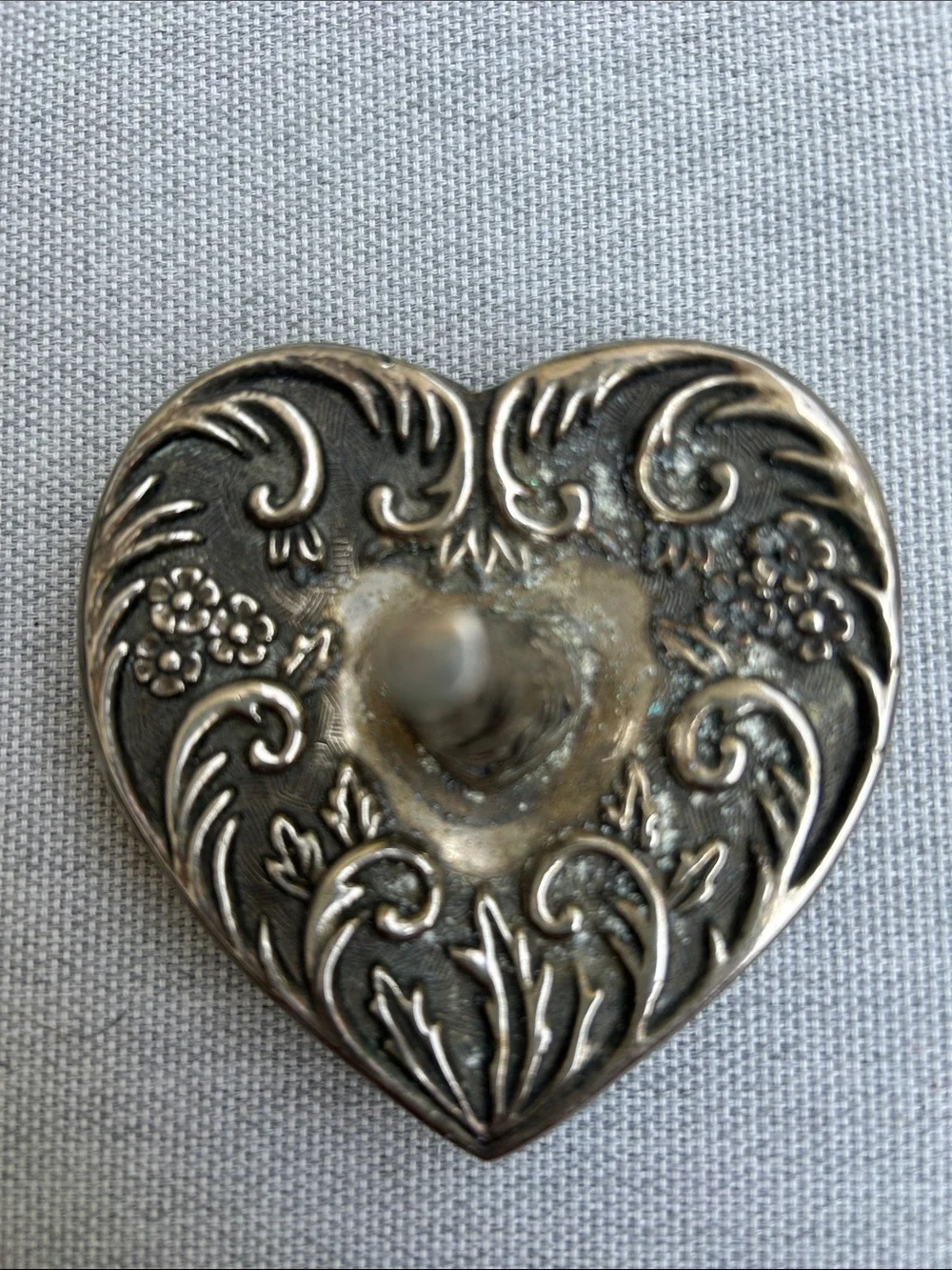 Godinger Silver Heart-Shaped Ring Holder with Floral Scroll Design